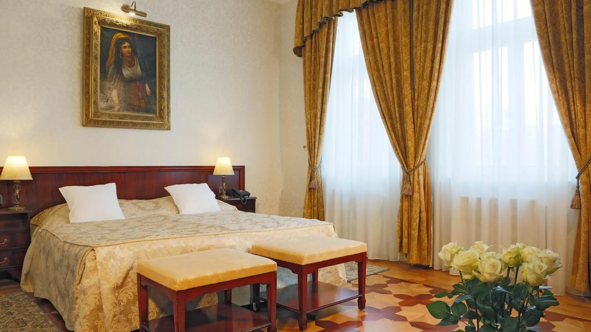 Hotel Vila Livia 卡罗维发利 5*,