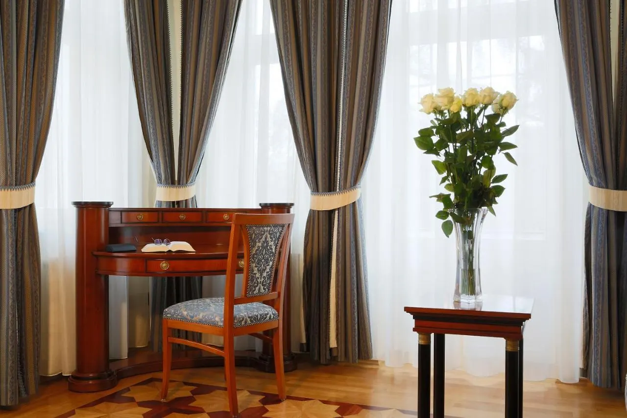 Hotel Vila Livia 卡罗维发利